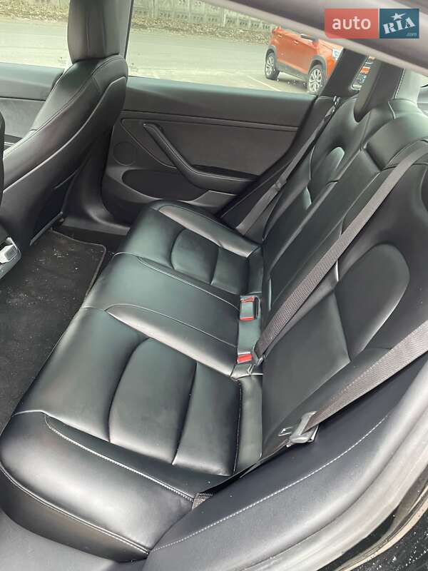 Седан Tesla Model 3 2021 в Киеве