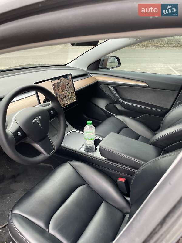 Седан Tesla Model 3 2021 в Киеве
