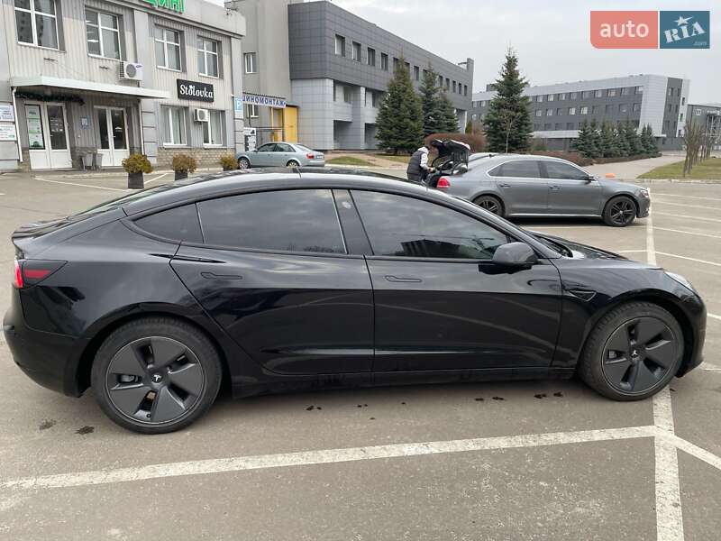 Седан Tesla Model 3 2021 в Киеве