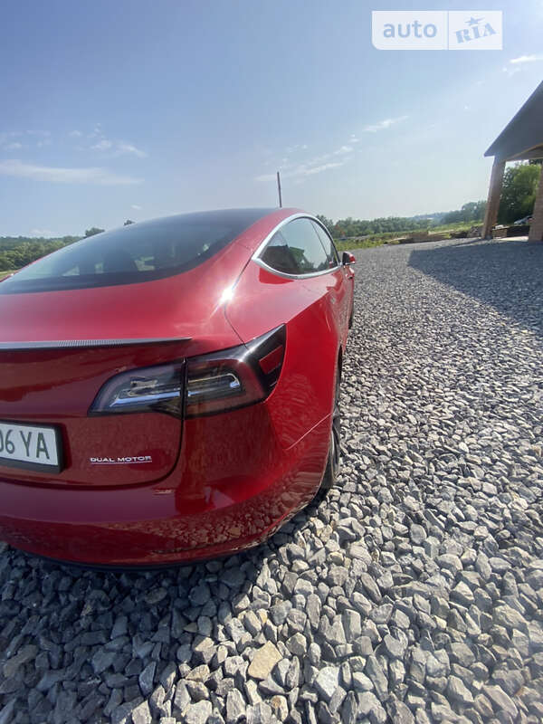 Седан Tesla Model 3 2020 в Черновцах