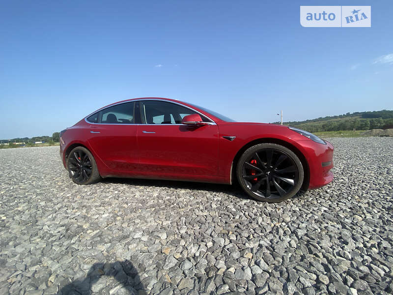Седан Tesla Model 3 2020 в Черновцах