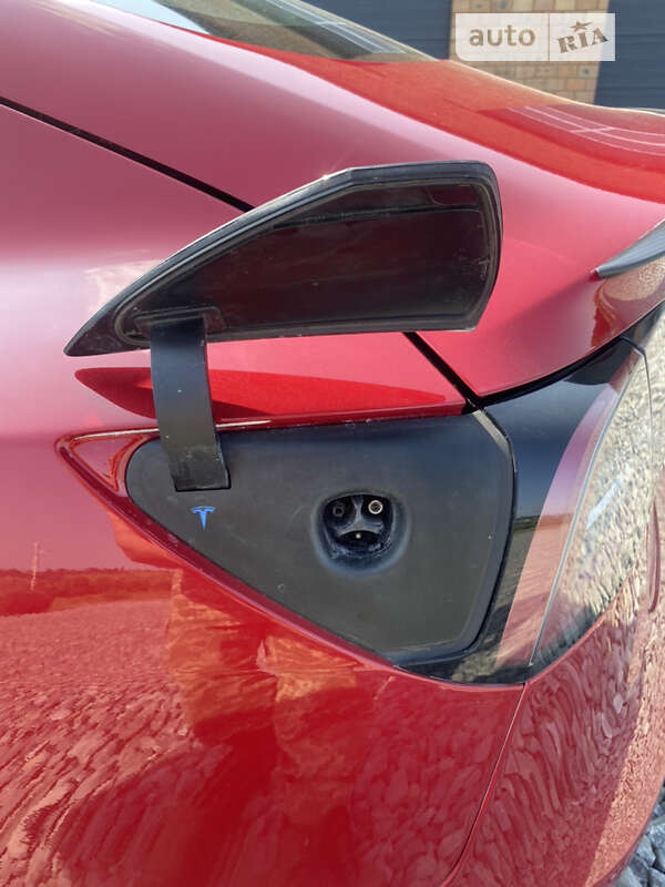 Седан Tesla Model 3 2020 в Черновцах