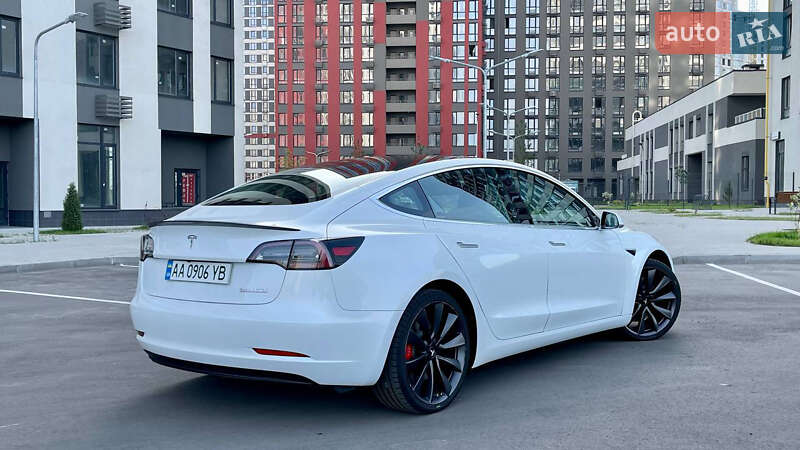Седан Tesla Model 3 2020 в Киеве