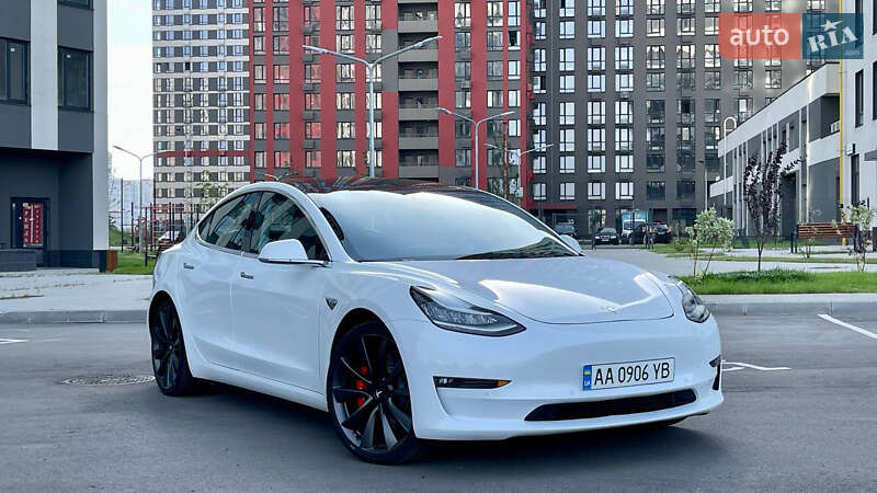 Седан Tesla Model 3 2020 в Киеве