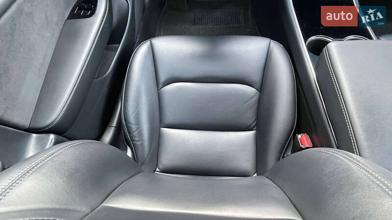 Седан Tesla Model 3 2020 в Киеве
