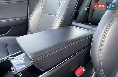 Седан Tesla Model 3 2020 в Києві