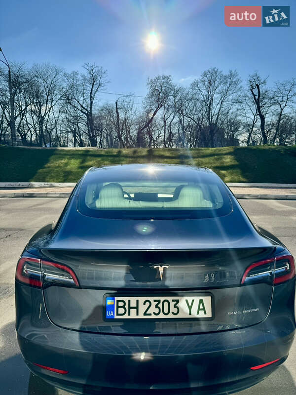 Седан Tesla Model 3 2019 в Одесі