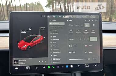 Седан Tesla Model 3 2022 в 