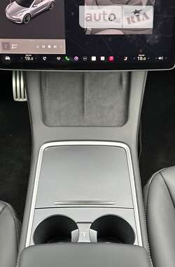 Седан Tesla Model 3 2023 в Рівному