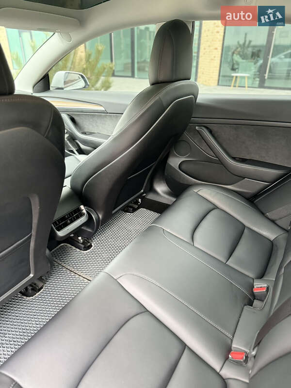 Седан Tesla Model 3 2022 в Хмельницком