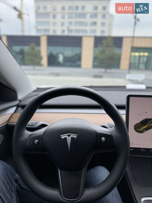 Седан Tesla Model 3 2022 в Хмельницком