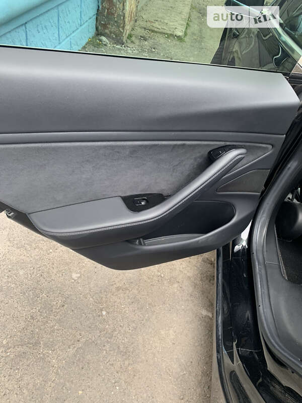 Седан Tesla Model 3 2017 в Каменском