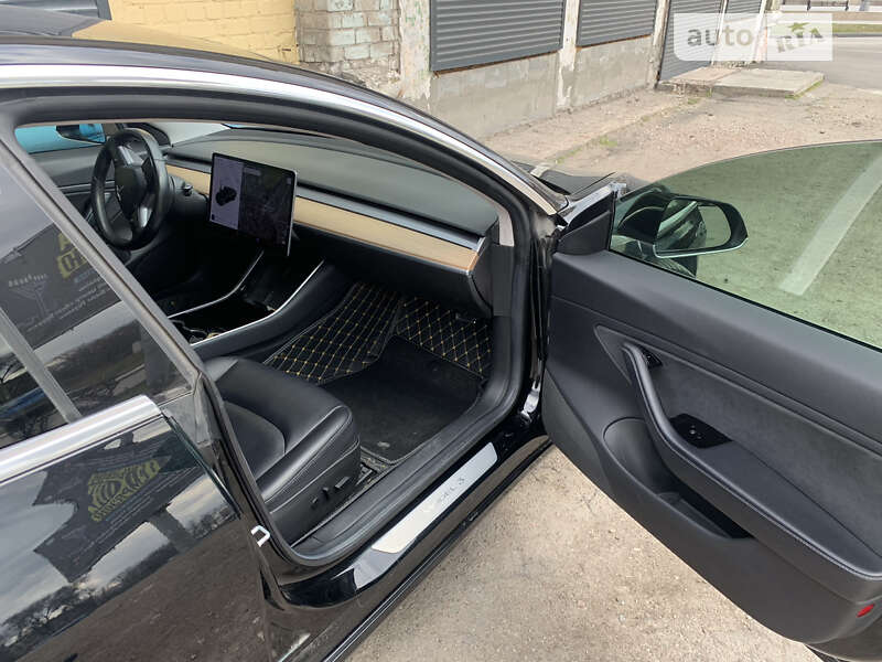 Седан Tesla Model 3 2017 в Каменском