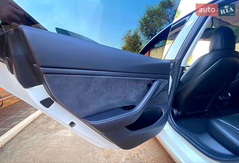 Седан Tesla Model 3 2018 в Чернівцях фото 9 Седан Tesla Model 3 2018 в Чернівцях
