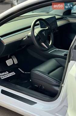Седан Tesla Model 3 2021 в Виннице