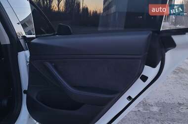 Седан Tesla Model 3 2021 в 