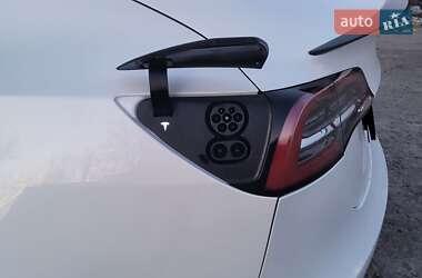 Седан Tesla Model 3 2021 в 