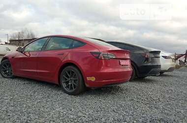 Седан Tesla Model 3 2022 в Звягеле