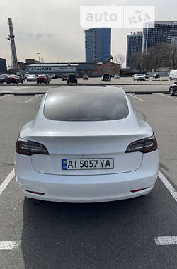 Седан Tesla Model 3 2022 в Києві