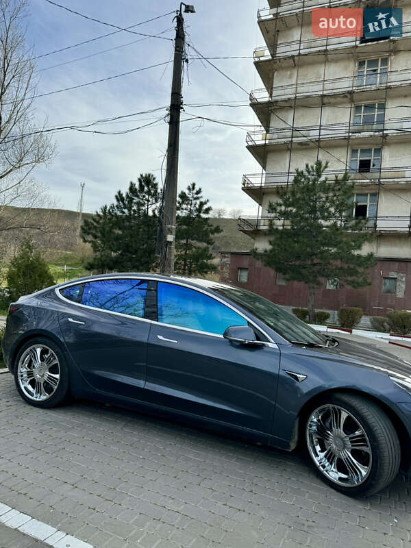 Седан Tesla Model 3 2019 в Одесі
