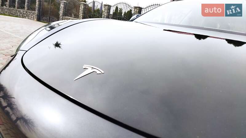 Седан Tesla Model 3 2018 в Староконстантинове