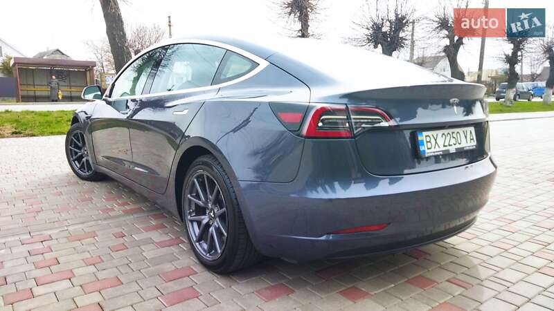 Седан Tesla Model 3 2018 в Староконстантинове