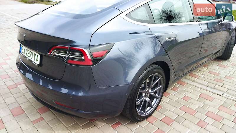 Седан Tesla Model 3 2018 в Староконстантинове