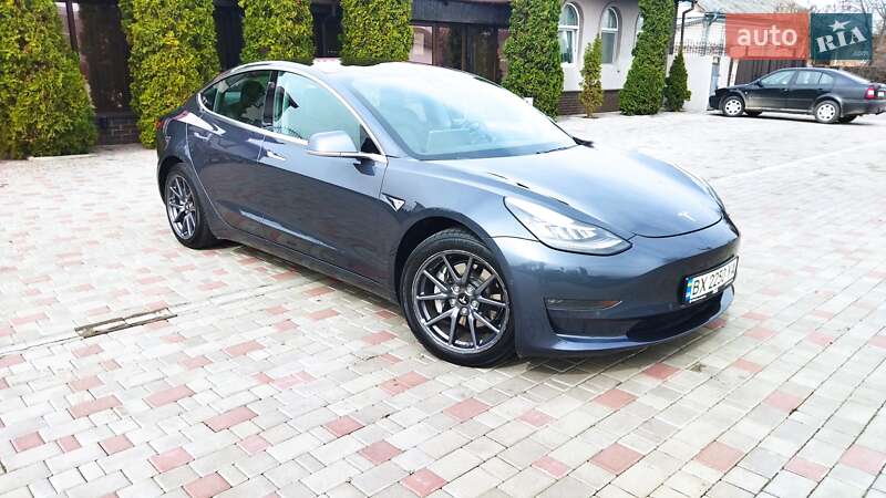 Седан Tesla Model 3 2018 в Староконстантинове