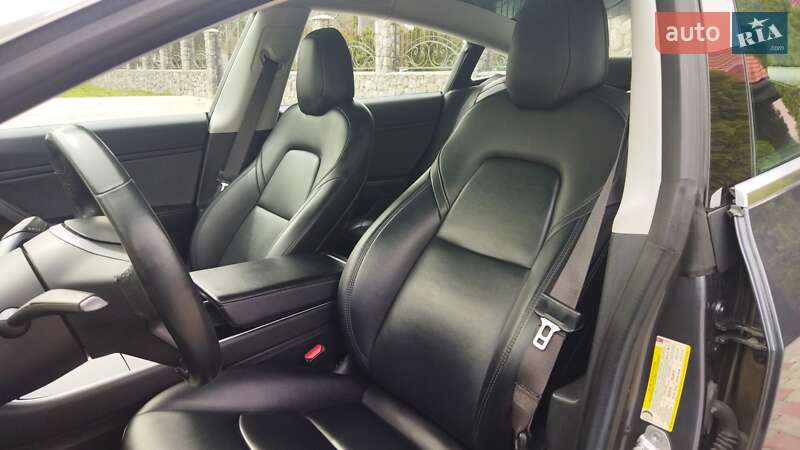 Седан Tesla Model 3 2018 в Староконстантинове