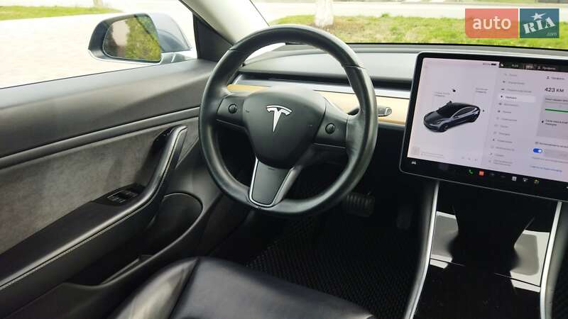 Седан Tesla Model 3 2018 в Староконстантинове