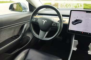 Седан Tesla Model 3 2018 в Староконстантинове