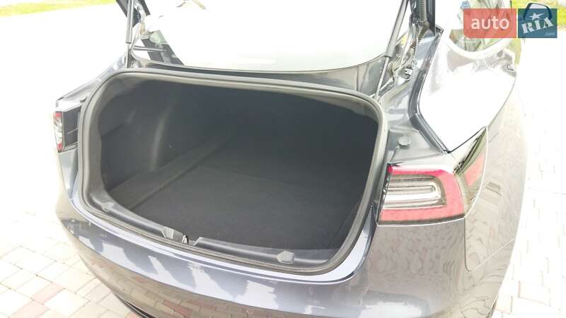 Седан Tesla Model 3 2018 в Староконстантинове