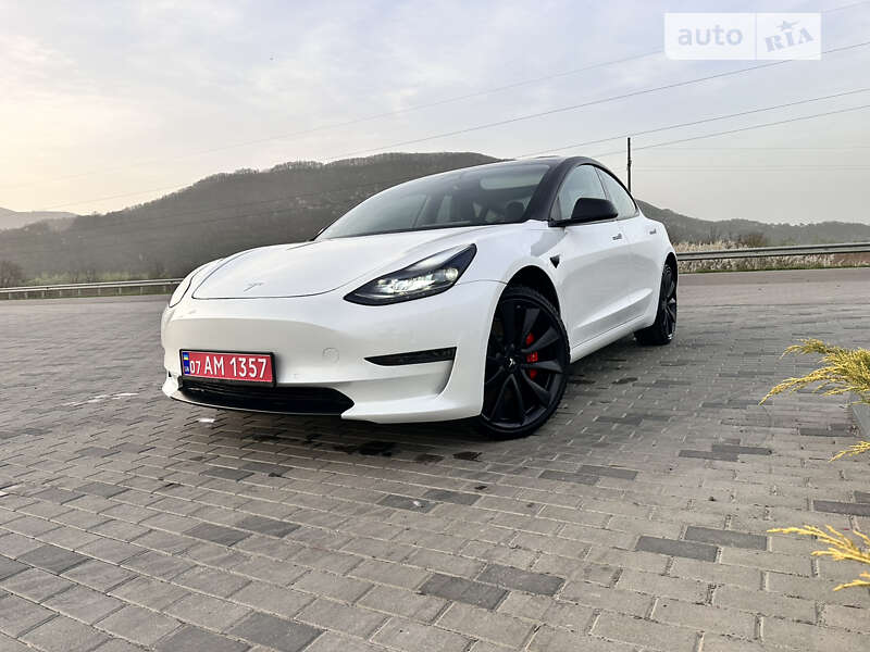 Седан Tesla Model 3 2021 в Хусте