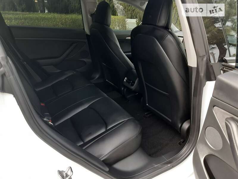 Седан Tesla Model 3 2022 в Дніпрі