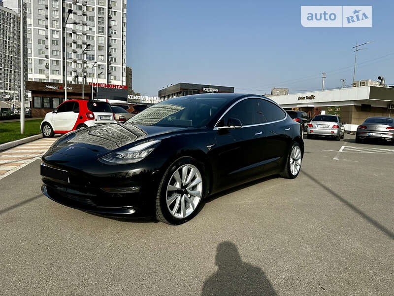 Седан Tesla Model 3 2019 в Киеве