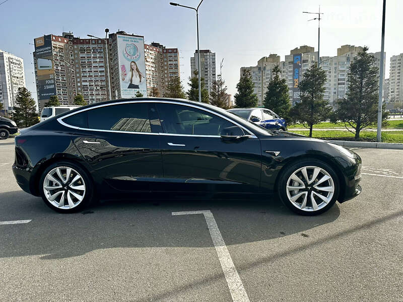 Седан Tesla Model 3 2019 в Киеве