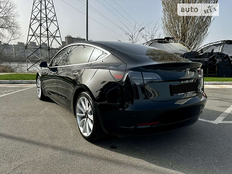 Седан Tesla Model 3 2019 в Киеве