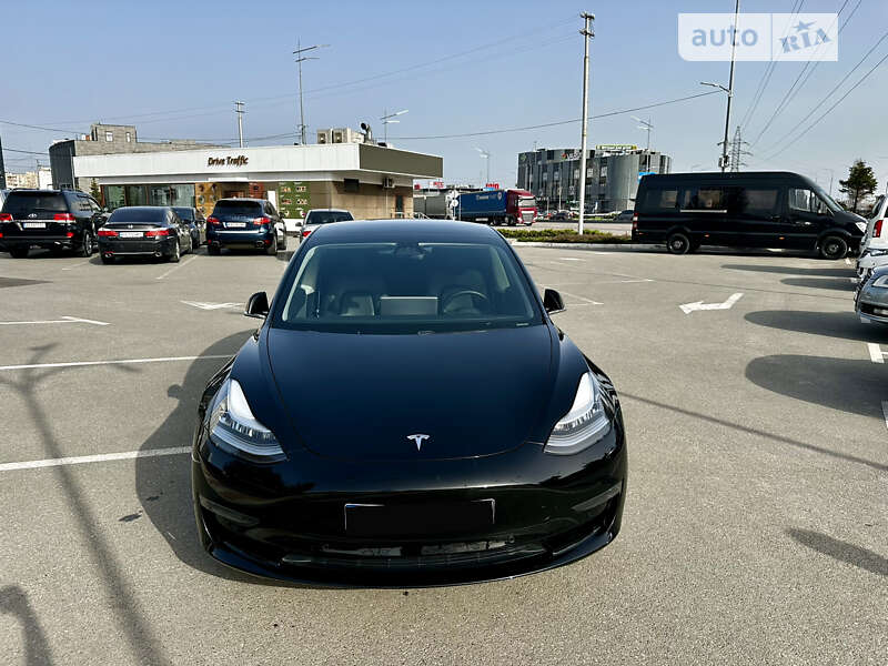 Седан Tesla Model 3 2019 в Киеве