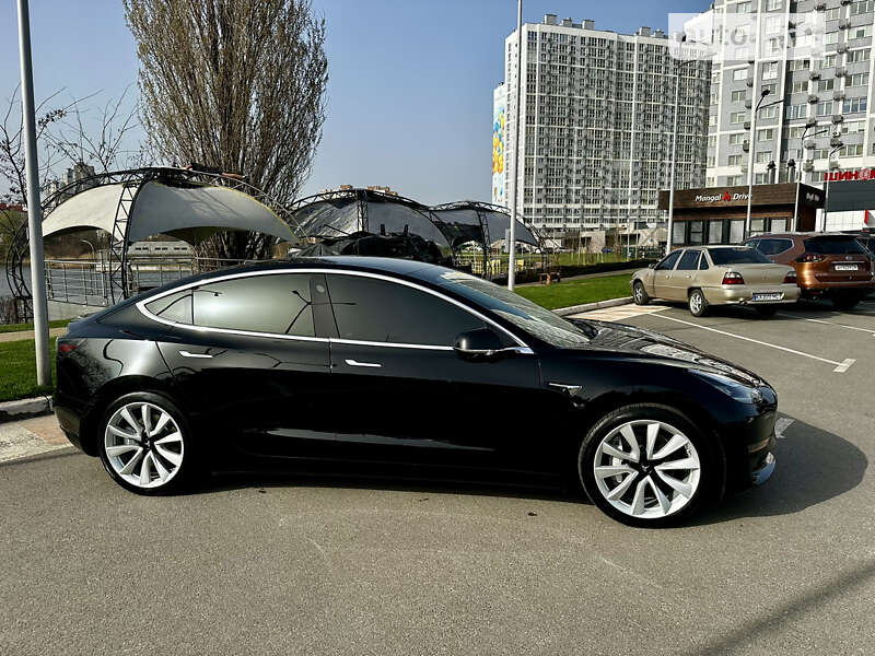 Седан Tesla Model 3 2019 в Киеве