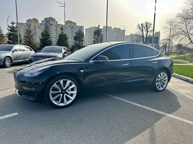 Седан Tesla Model 3 2019 в Киеве