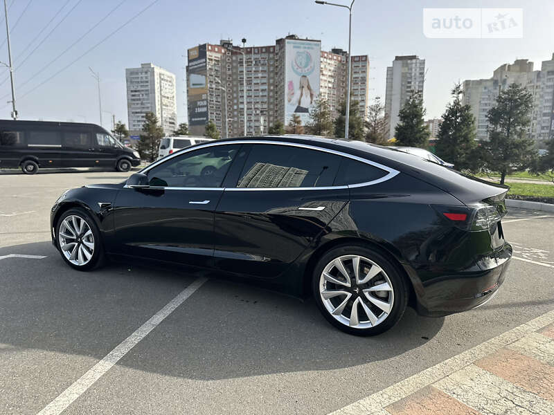 Седан Tesla Model 3 2019 в Киеве