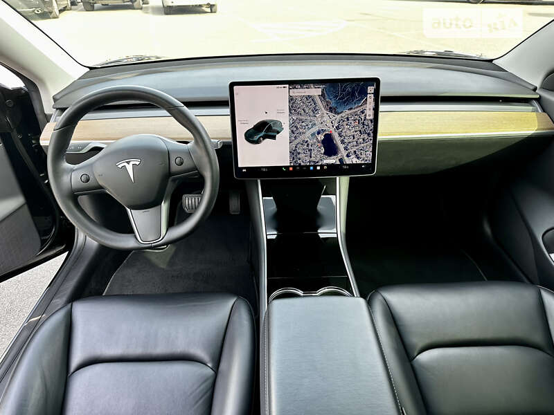 Седан Tesla Model 3 2019 в Киеве