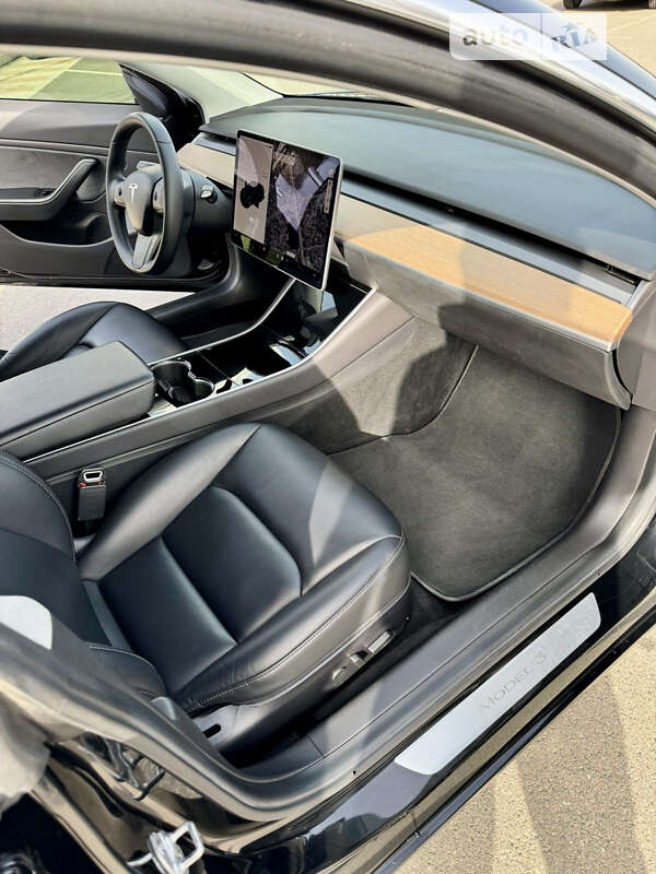 Седан Tesla Model 3 2019 в Киеве