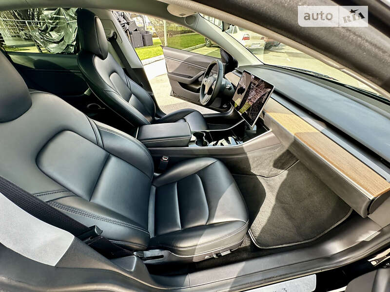 Седан Tesla Model 3 2019 в Киеве