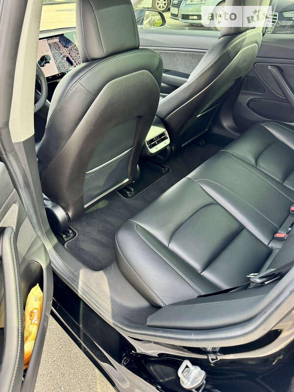Седан Tesla Model 3 2019 в Киеве
