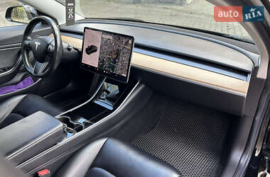 Седан Tesla Model 3 2018 в Львове