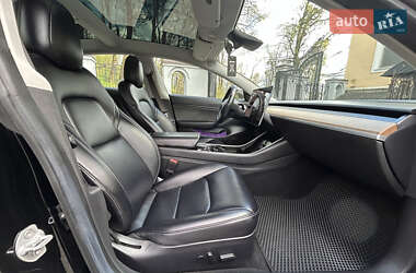 Седан Tesla Model 3 2018 в Львове