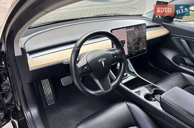 Седан Tesla Model 3 2018 в Львове