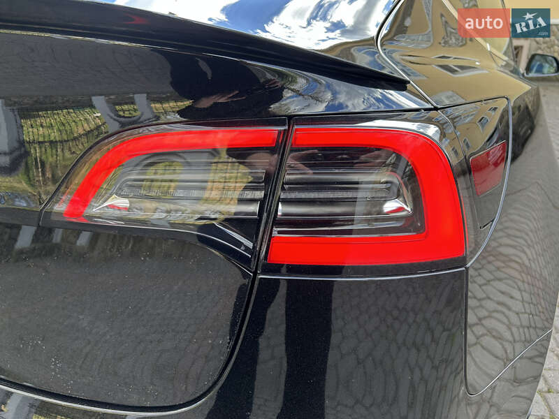 Седан Tesla Model 3 2018 в Львове