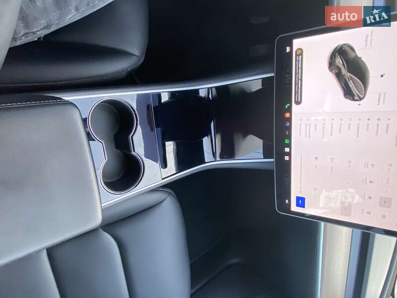 Седан Tesla Model 3 2019 в Одесі